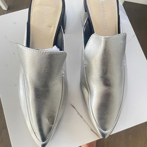 Enzo Angiolini Brand New Silver leather mule (tissue still on heel!) Size 7.5